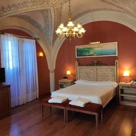 Palacio De La Magdalena 4*