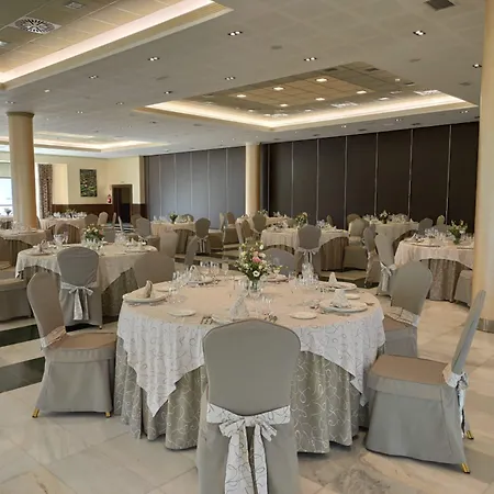 Otel Palacio De La Magdalena 4*